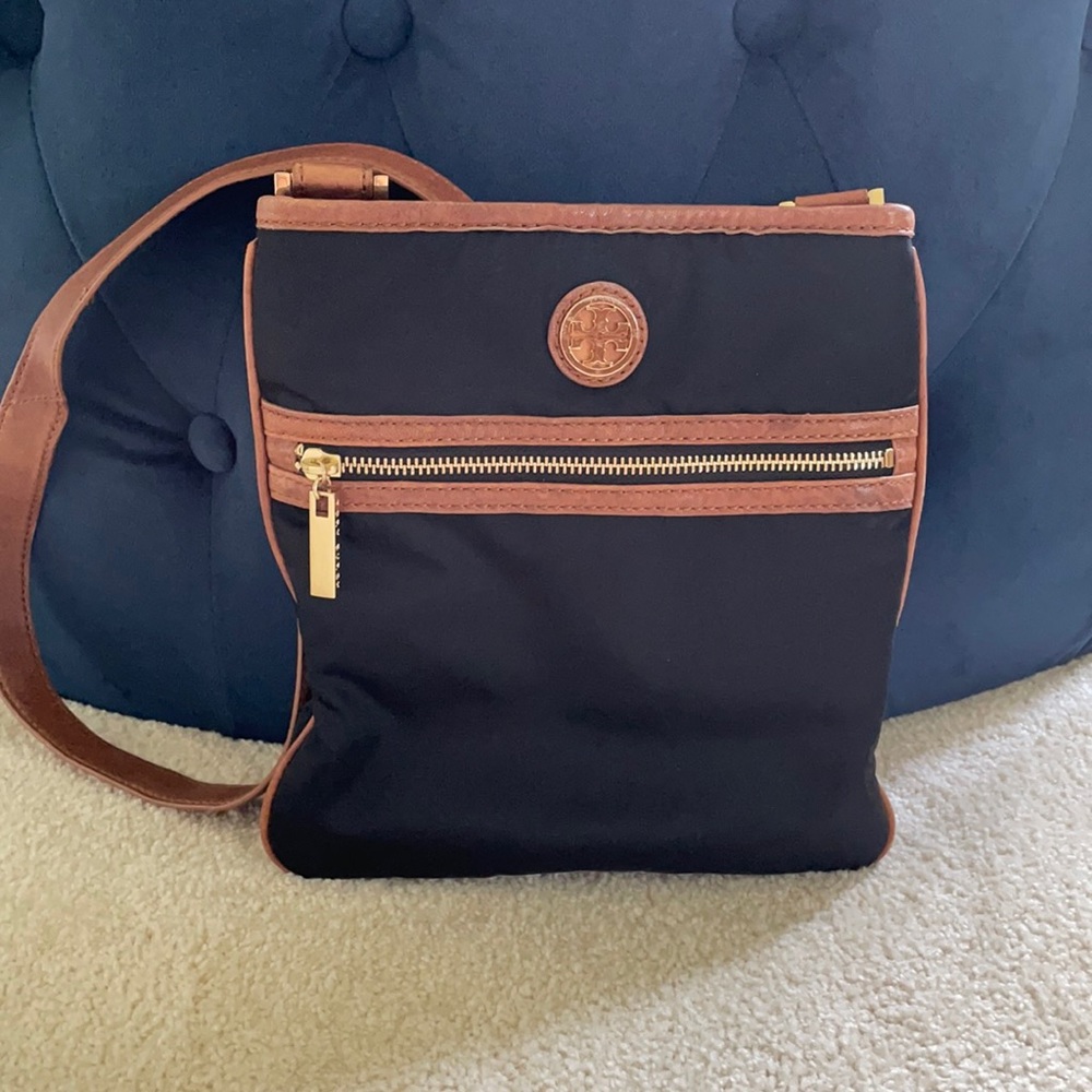 Gently used Tory Burch swing pack/crossbody bag